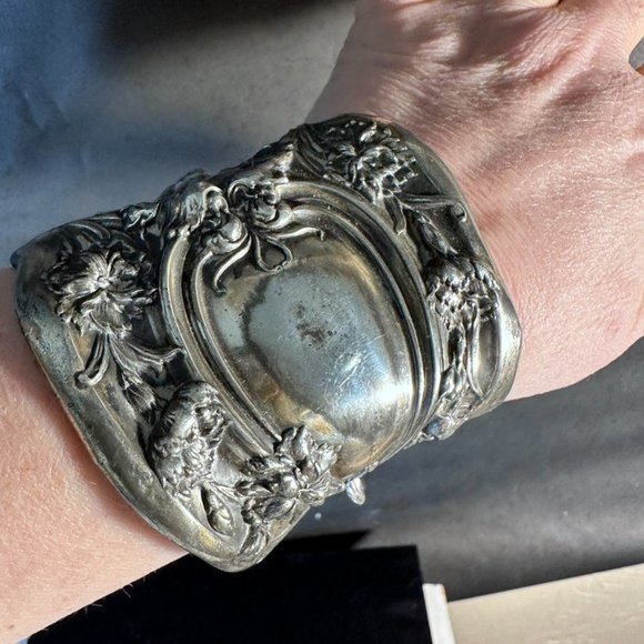 Antique Victorian Floral Silver plated Art Nouveau Cuff Goddess Wide Bracelet - Picture 13 of 14